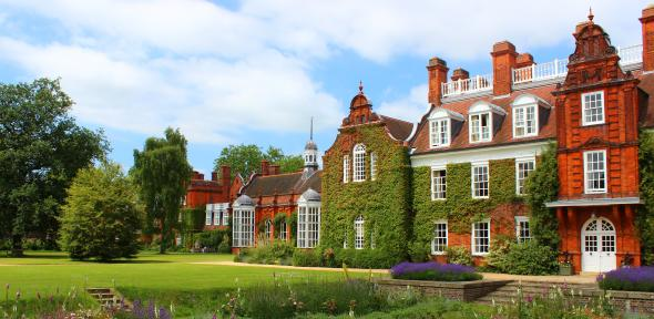 Newnham College.png